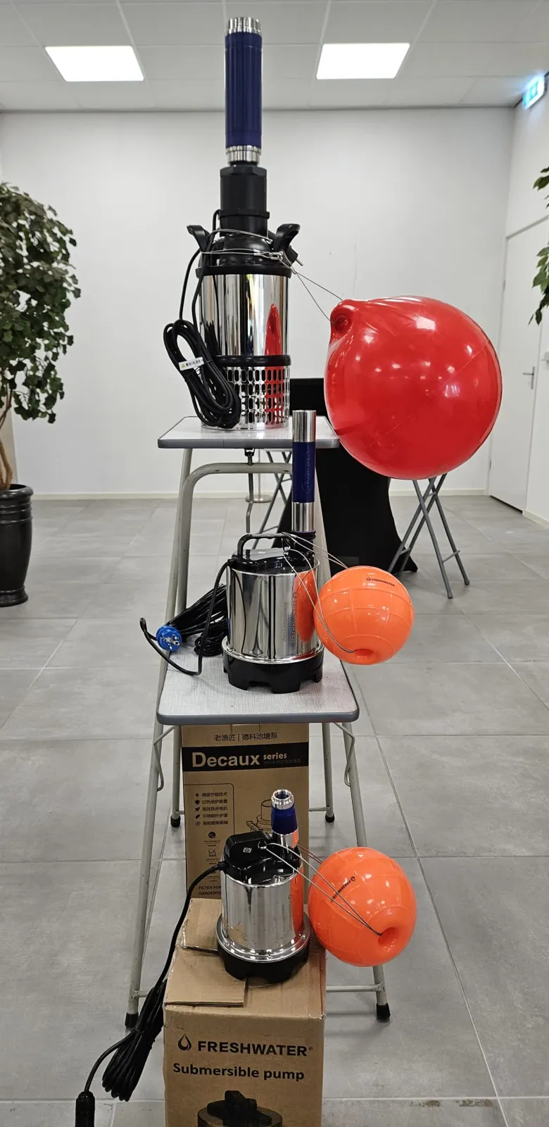 Freshwater bassin-units in verschillende maten, elk met pomp, ionisatie-element en drijver